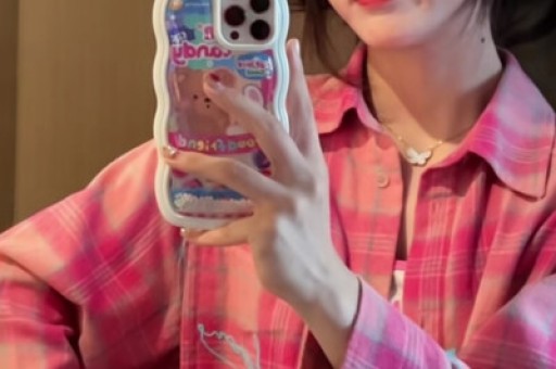李嘉欣许晋亨合体看演唱会夫妻俩手牵手好甜55岁状态超好