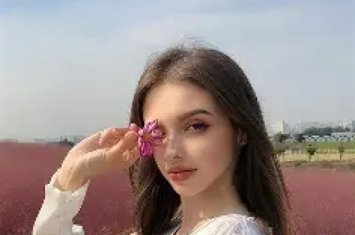 网红蓝战非复出带货3天破千万曾豪言年入九位数引发热议