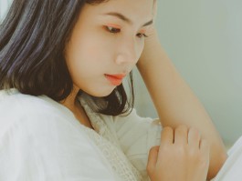香港女星杨思琦15年谎言真相大白！当单亲妈妈多年直播到凌晨3点为生