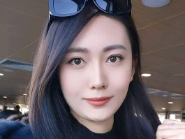 电梯一吻亲掉数百亿!网红爆料上市公司董事长谈崩后突然删号和解