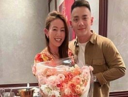 没想到头婚嫁豪门知名港星二婚下嫁小8岁保险员现状太意外